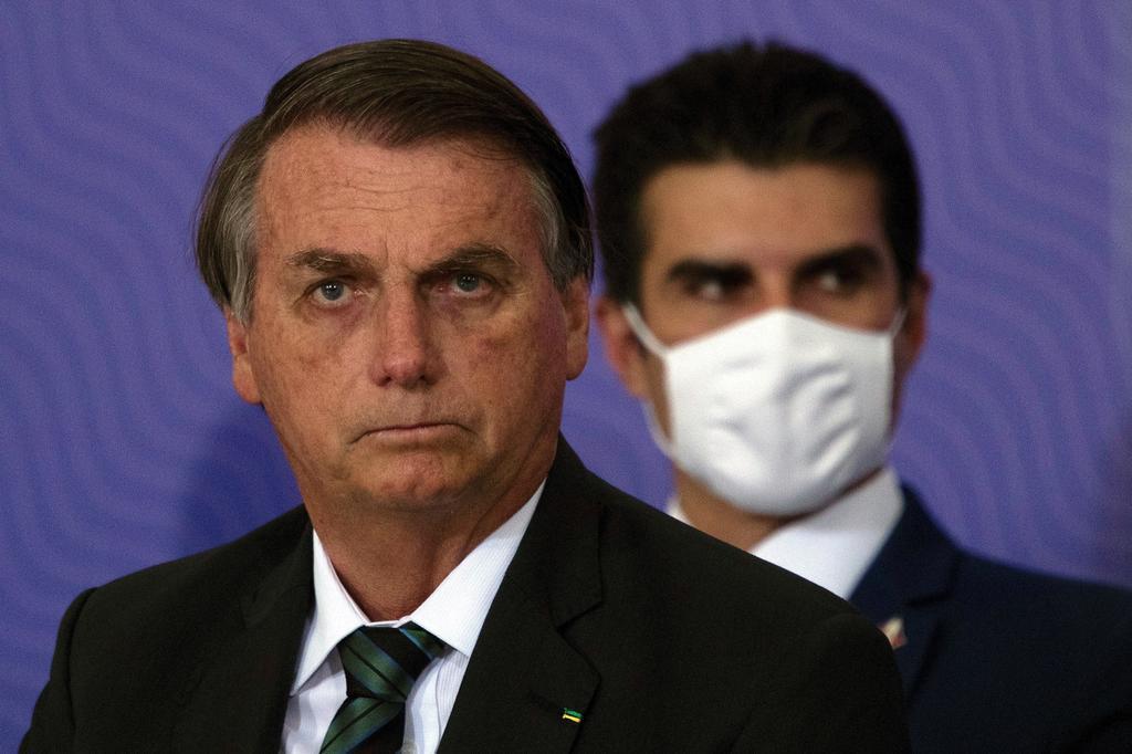 El presidente de Brasil, Jair Bolsonaro, uno de los líderes mundiales más escépticos sobre el nuevo coronavirus, afirmó este miércoles que la 'mejor vacuna' contra la COVID-19 es el propio virus, que ya deja casi 190,000 muertos en el país. (ESPECIAL) 
