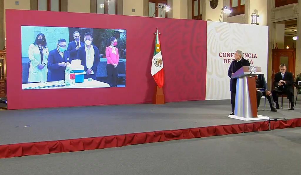 En su conferencia de prensa en Palacio Nacional, previo al inicio de la vacunación del personal de Salud, dijo que se cuenta con el presupuesto necesario para adquirir todas las dosis.
(ESPECIAL)