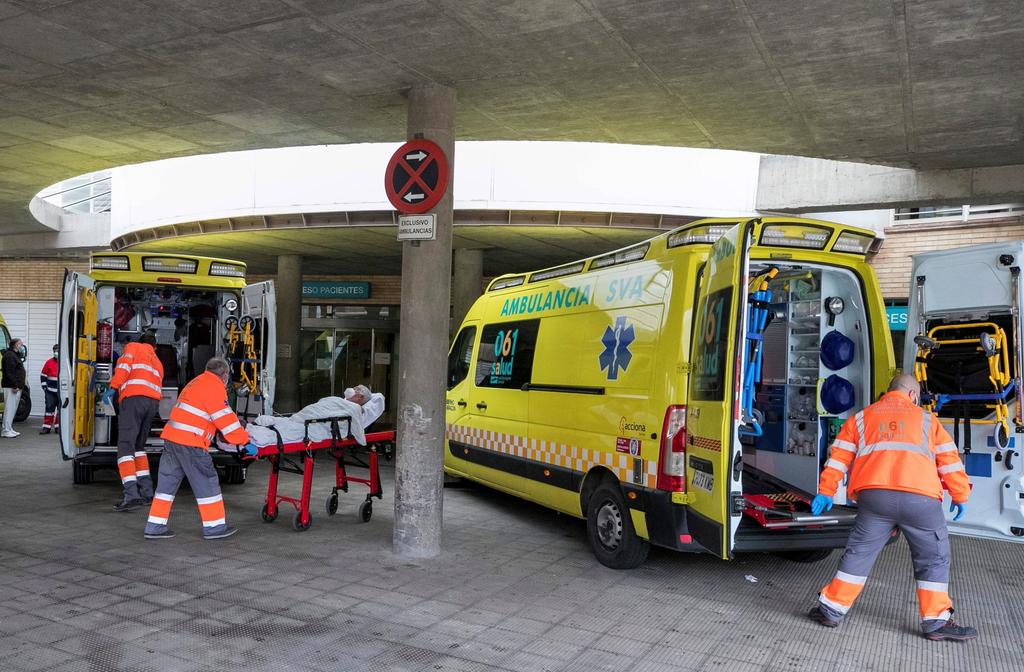 España registró este jueves 12,662 nuevos casos de coronavirus, con lo que la cifra total de contagios se eleva a 1,854,951 desde el inicio de la pandemia, mientras que la incidencia acumulada en los últimos 14 días subió ligeramente hasta los 262.79 por cada 100,000 habitantes frente a los 253.74 de ayer. (ARCHIVO) 
