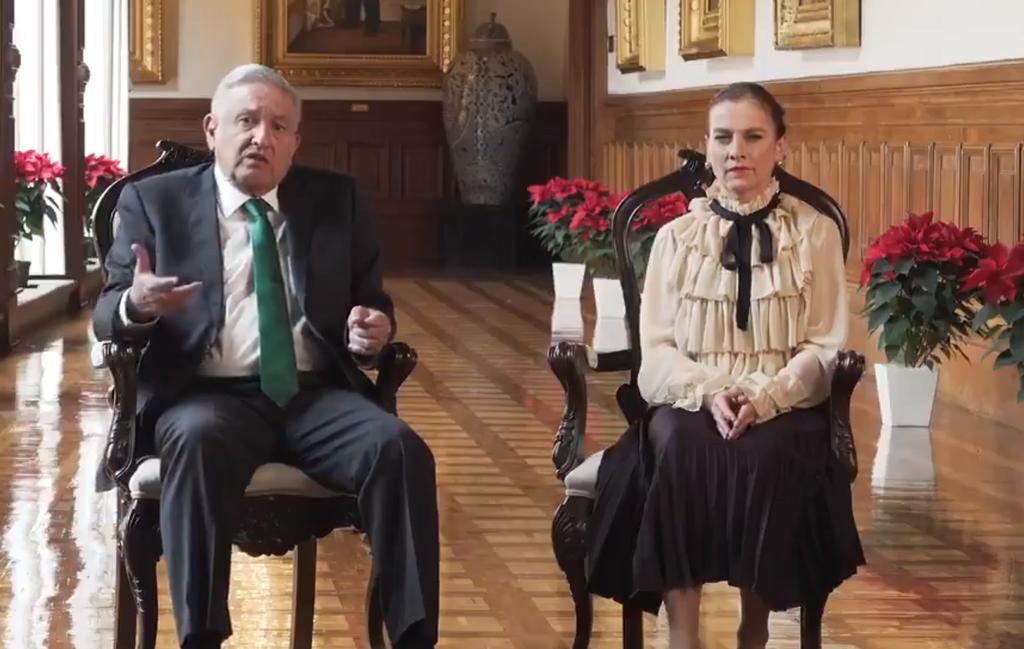 Desde Palacio Nacional, el presidente López Obrador y su esposa, Beatriz Gutiérrez Müller, enviaron un mensaje a los mexicanos con motivo de la Navidad, donde cada uno dio un breve mensaje.

