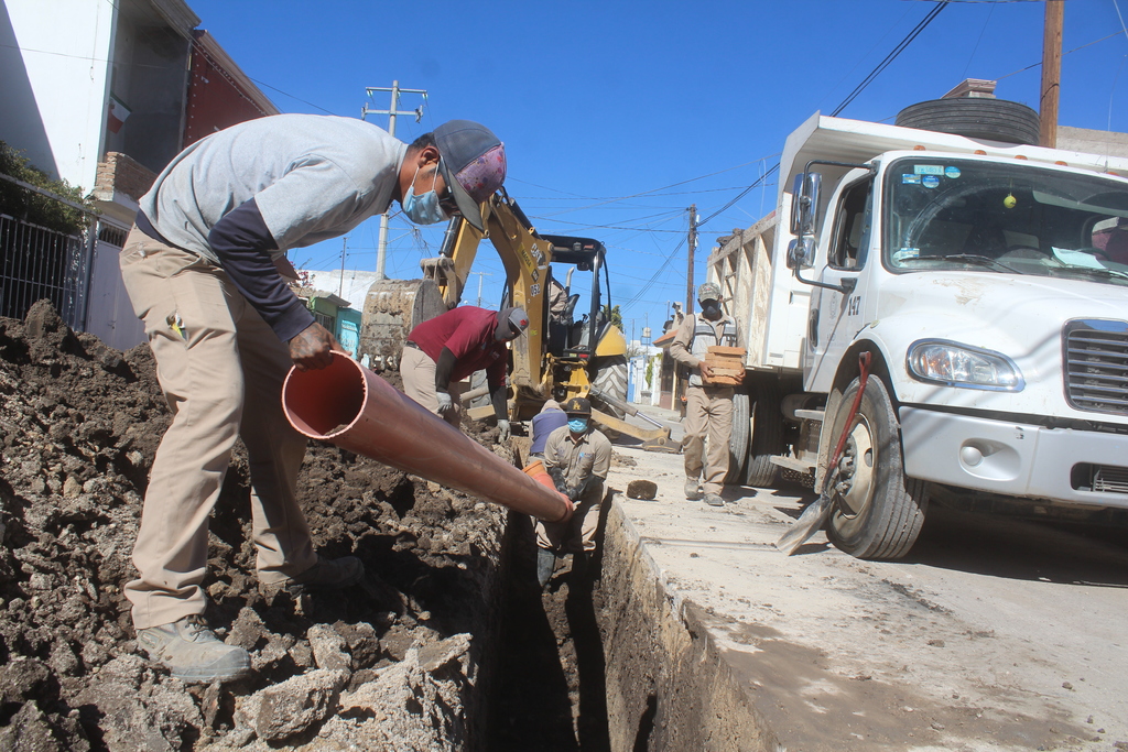 El mantenimiento en las redes implicó la renovación de varias lineas dañadas. (EL SIGLO DE TORREÓN) 