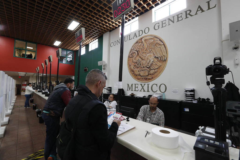 Empleados locales en consulados de México en Estados Unidos denunciaron que han comenzado los despidos masivos en las representaciones, ello debido a que el gobierno estadounidense no les renovará la visa tipo A-2. (ARCHIVO)