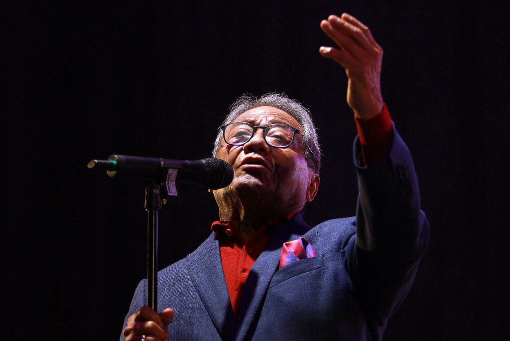 No es un secreto que las letras de Armando Manzanero rompieron fronteras y sus canciones fueron el refugio y motivación para muchos. (ARCHIVO)
