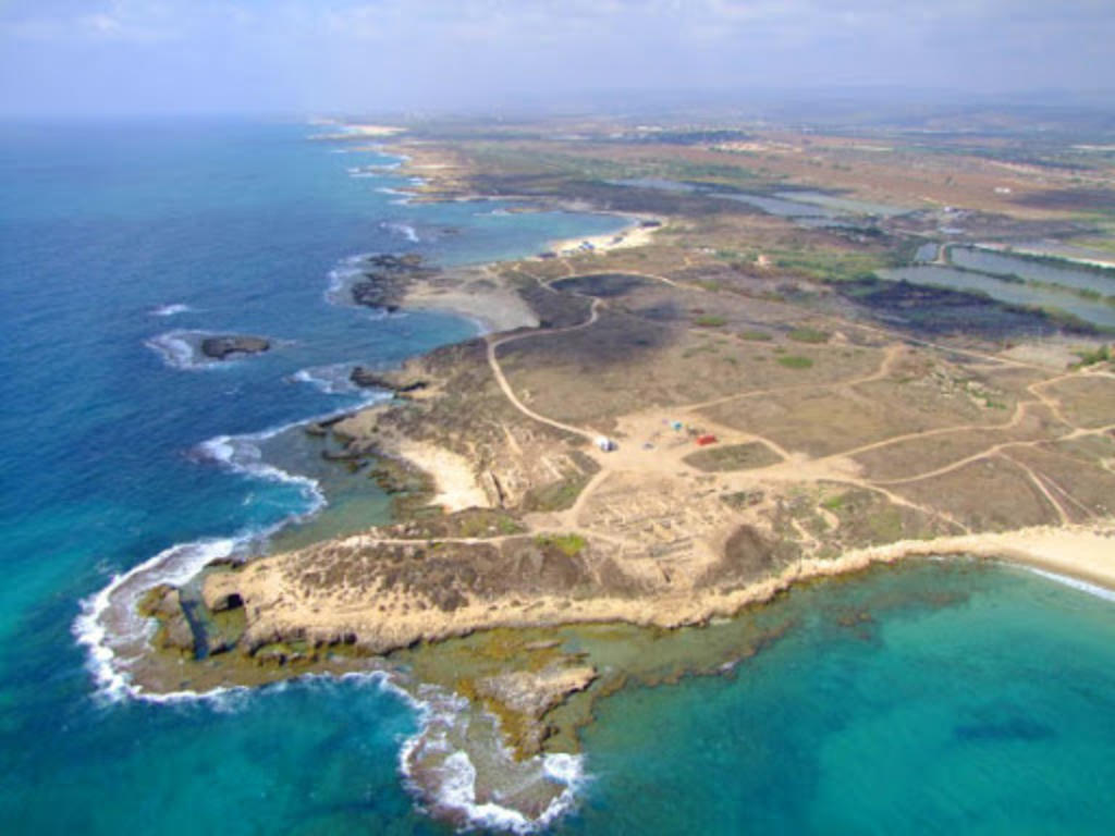 Un grupo de científicos de EUA ha descubierto restos de un masivo tsunami que se produjo entre 9,910 y 9,290 años atrás cerca del asentamiento arqueológico de Tel Dor, en la costa mediterránea de Israel, según un estudio publicado este miércoles en la revista Plos One. (ESPECIAL) 
