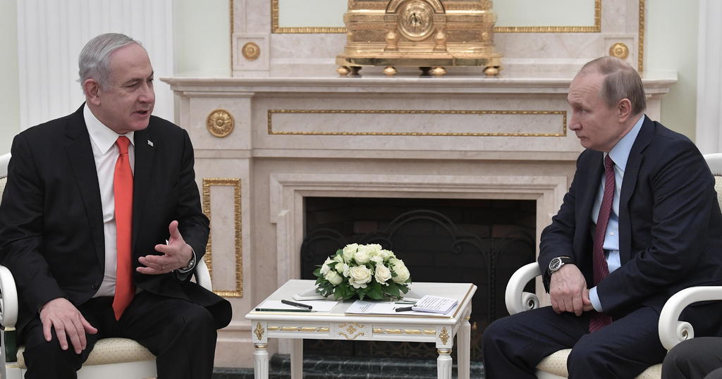 El jefe del Gobierno de Israel, Benjamín Netanyahu (i), y el presidente ruso, Vladímir Putin (d), hablaron hoy sobre la situación de Siria y de Oriente Medio en una conversación telefónica, informó la oficina del primer ministro israelí. (ARCHIVO) 