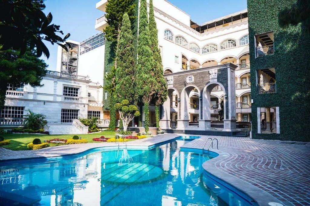 Marco Antonio Solis, “El Buki”, ha inaugurado el Hotel & Spa Mansión Solís, lugar que ya ha sido apodado como “Buckingham”. (Instagram @hotelmansionsolis)
