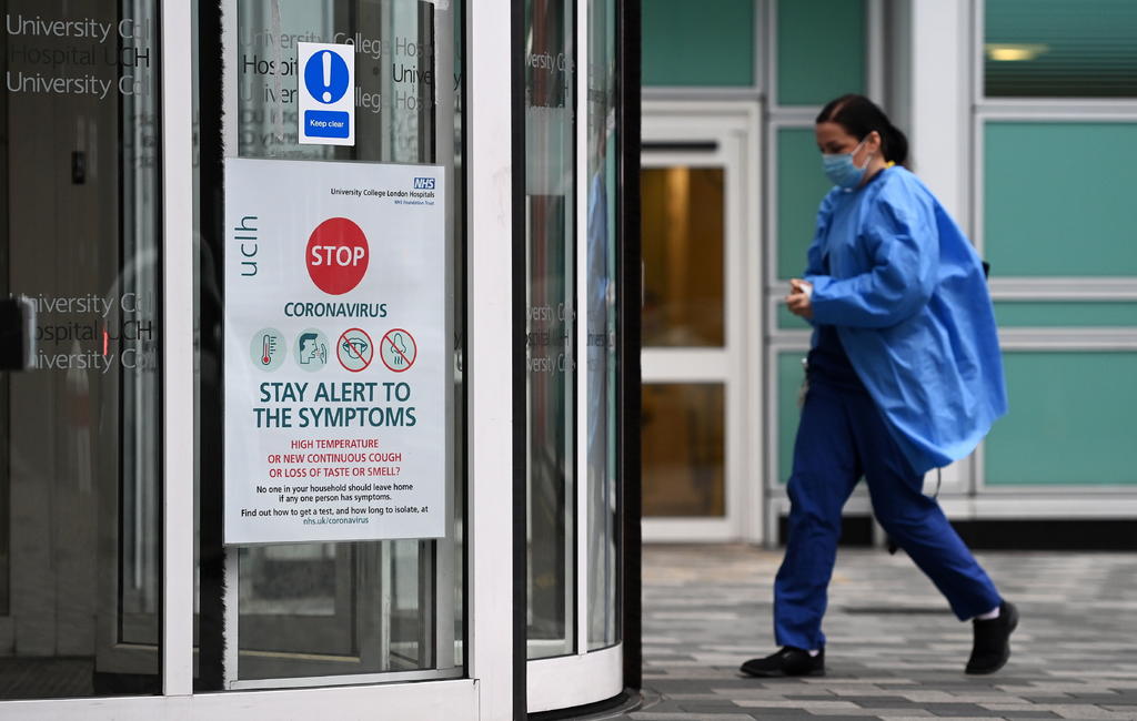 El Reino Unido registró este martes su máximo número de contagios por COVID en veinticuatro horas, con 53,135 nuevos casos, y otras 414 muertes causadas por la enfermedad, informó el Gobierno británico. (EFE) 