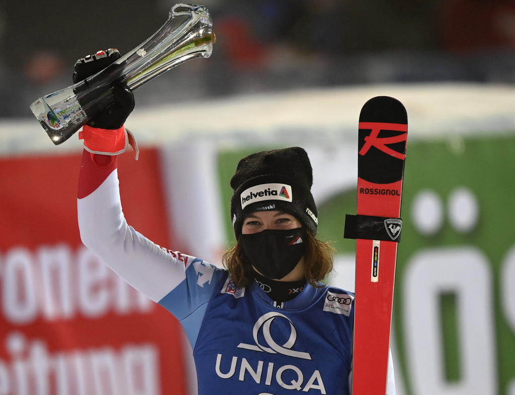 La esquiadora suiza Michelle Gisin se alzó este martes con la victoria en la prueba de slalom femenino disputada en la estación austríaca de Semmering por delante de la local Katharina Liensberger y de la estadounidense Mikaela Shiffrin. (ARCHIVO)