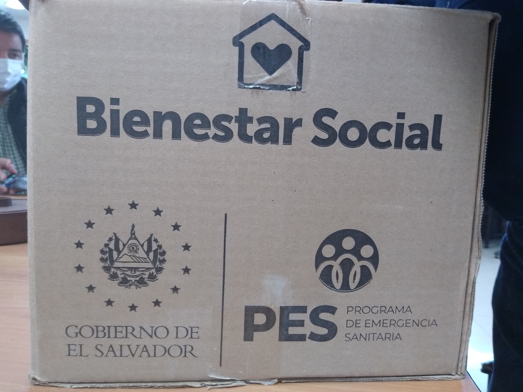 Las despensas cuentan con el logotipo del Gobierno de El Salvador y del Programa de Emergencia Sanitaria (PES).