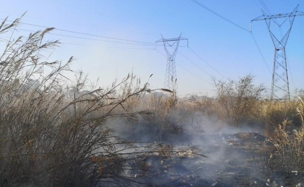 La Presidencia de la República difundió un video y un par de fotografías del incendio en un pastizal de 30 hectáreas en Padilla, Tamaulipas, que inició el desbalance que provocó el apagón. (ESPECIAL)