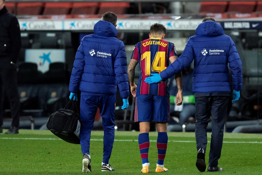 El doctor Pedro Ripoll explicó que la lesión que sufre el centrocampista brasileño del Barcelona Philippe Coutinho es una 'de las más importantes que puede sufrir una rodilla'. (ARCHIVO)