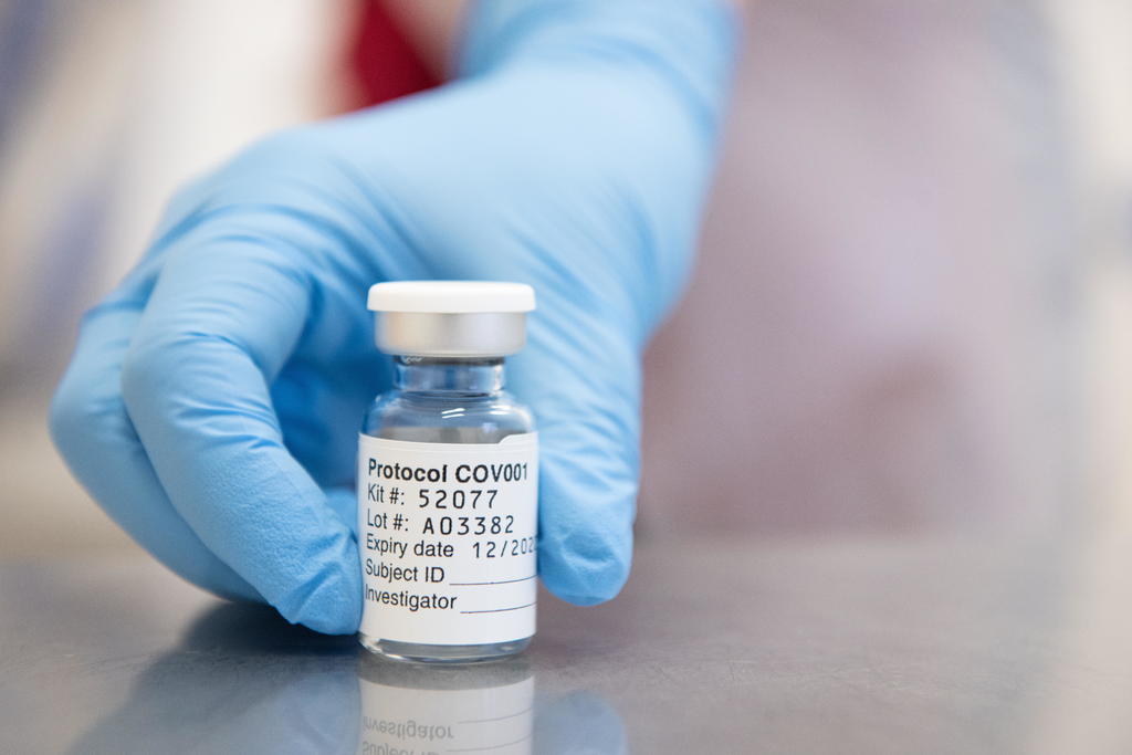 La Administración Nacional de Medicamentos, Alimentos y Tecnología Médica argentina (Anmat) aprobó este miércoles la vacuna de la británica Universidad de Oxford y la empresa AstraZeneca contra la COVID-19. (ARCHIVO) 