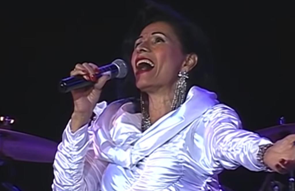 La popular cantante Farah María, conocida como 'La Gacela de Cuba' y que fuera ícono del escenario musical de la isla desde la década de los sesenta del siglo pasado, falleció este miércoles en La Habana a los 76 años. (ESPECIAL)