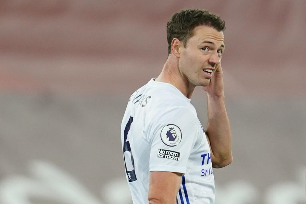 El defensa irlandés Jonny Evans ha alcanzado un acuerdo con el Leicester para ampliar el contrato que vincula a ambos dos temporadas más, hasta junio del 2023. (ESPECIAL)