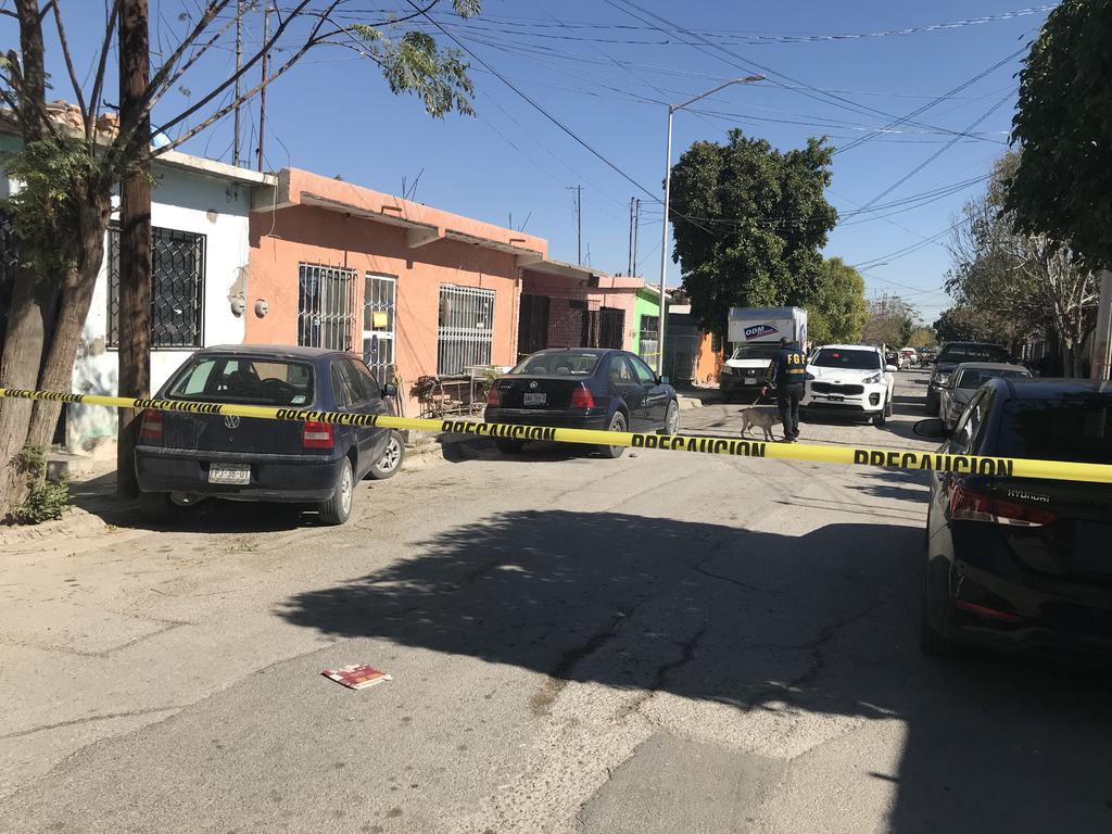 Al medio día de este viernes fueron localizados sin vida dos hombres y una mujer en un domicilio de la colonia Valle Oriente de la ciudad de Torreón; una de las víctimas se desempeñaba como agente de la Policía Civil del Estado. (EL SIGLO DE TORREÓN)