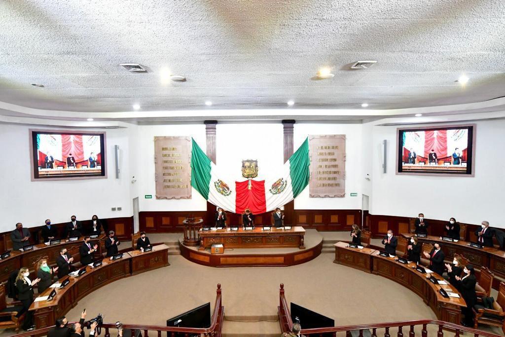 La toma de protesta de la 62 legislatura estuvo a cargo del gobernador de Coahuila, Miguel Ángel Riquelme Solís. (ESPECIAL)
