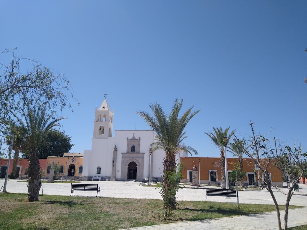 La Iglesia de San Pedro Apóstol fue una de las primeras que se construyeron en la Comarca Lagunera, pues data del año 1771, aproximadamente.