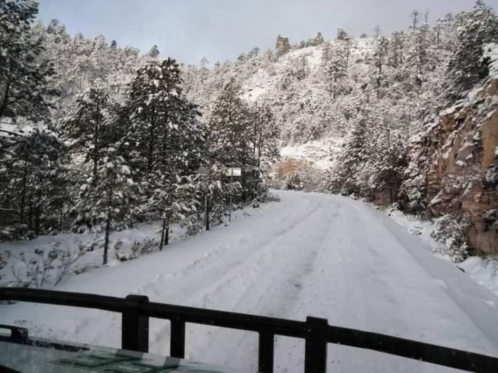 Tanto la autopista como la carretera libre a Durango-Mazatlán fueron cerradas de nuevo debido a las condiciones climatológicas. (ESPECIAL)