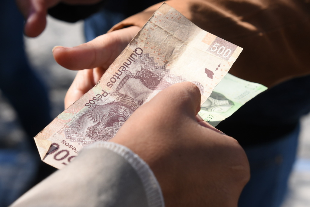 De acuerdo a una encuesta, el 62% de los mexicanos se quedaron sin dinero después de las fiestas decembrinas.