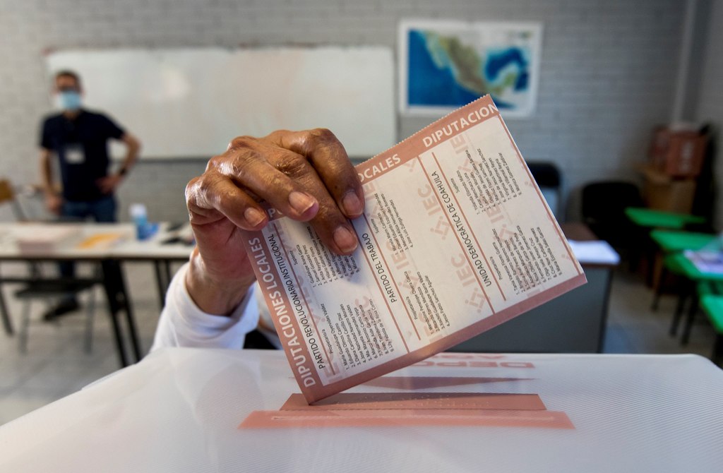Se han registrado 477 aspirantes a candidaturas independientes, de los cuales 74 son mujeres y 373, hombres, señala el INE. (ARCHIVO) 