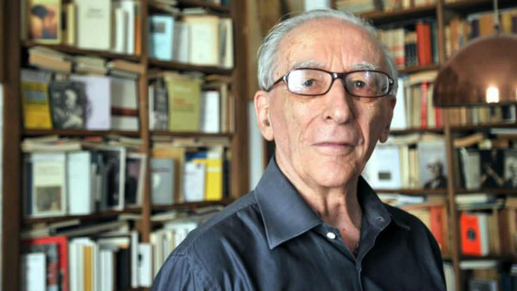 El poeta italiano Franco Loi, uno de los más admirados del siglo XX en el país y conocido por sus textos escritos en dialecto milanés, ha fallecido a los 90 años en Milán, ha informado este lunes el alcalde de esta ciudad, Giuseppe Sala. (ESPECIAL)    