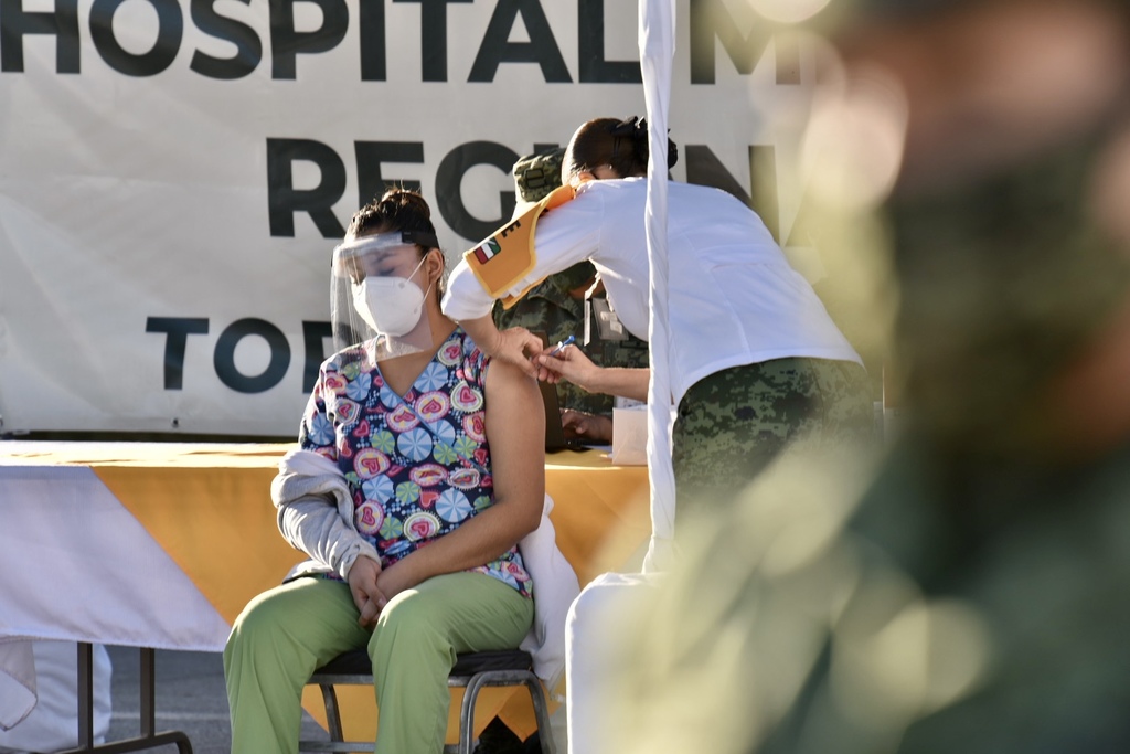 La vacunación anti-COVID inició la semana pasada en Torreón y en un primer cargamento arribaron un total de 2,925 biológicos. (EL SIGLO DE TORREÓN)