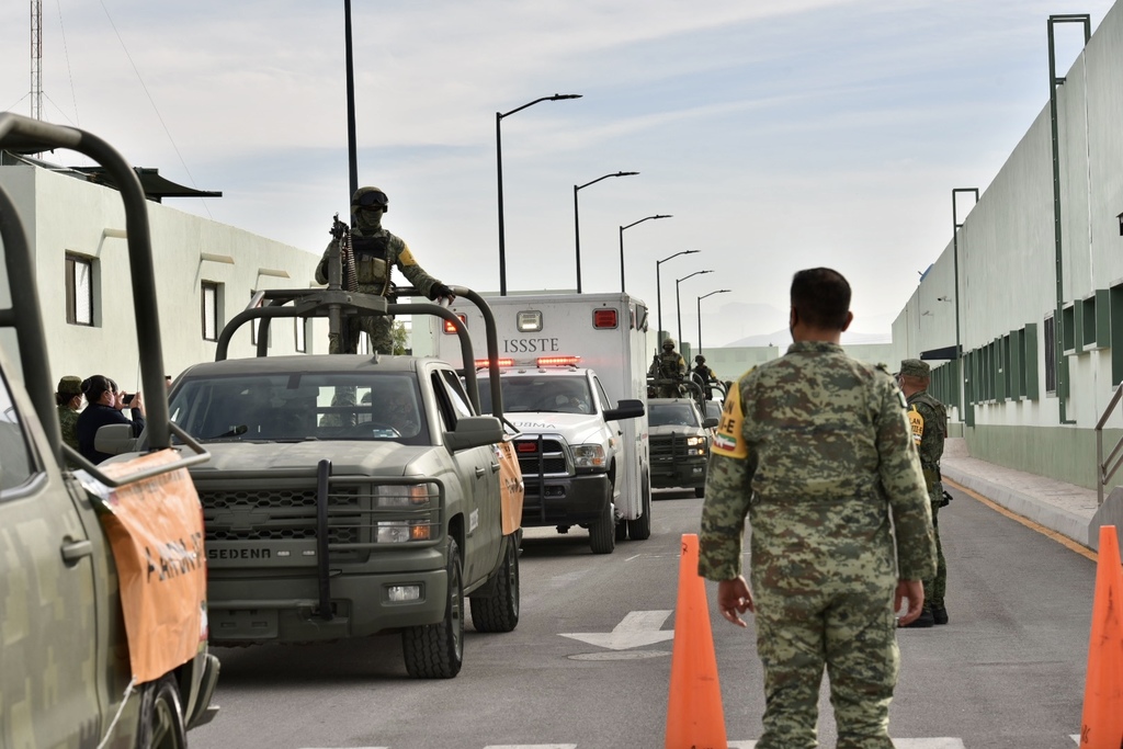 El cargamento con las vacunas contra el COVID-19 fue resguardado por elementos del Ejército Mexicano hasta su llegada al Hospital Militar Regional, donde se efectúa la vacunación. (ÉRICK SOTOMAYOR)