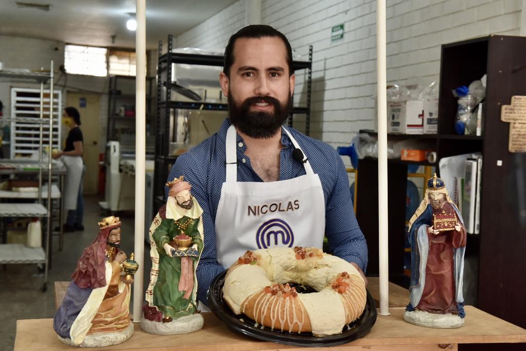 El lagunero Nicolás González, quien fuera participante de MasterChef México, preparó una deliciosa rosca de Reyes y revela qué les pidió a Melchor, Gaspar y Baltazar.