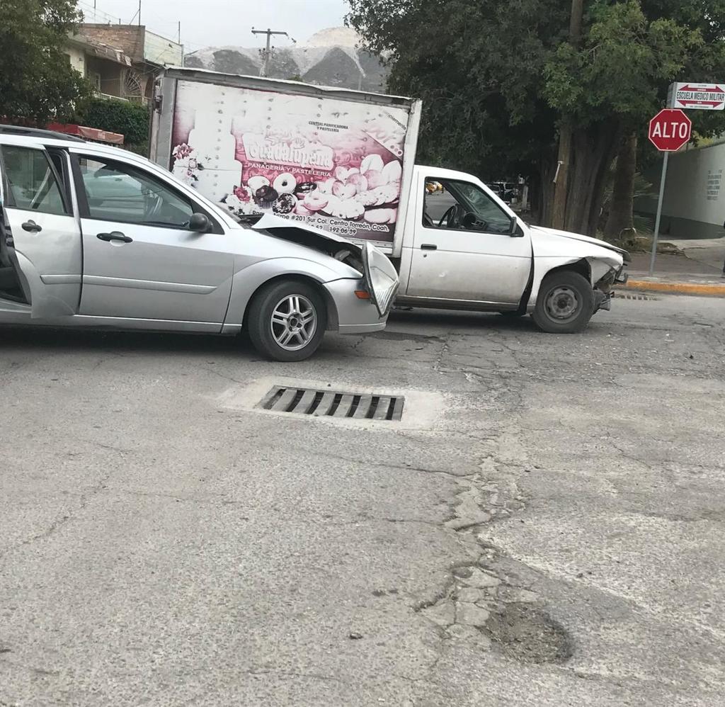 La tarde de este miércoles se registró un accidente vial en la colonia Luis Echeverría de la ciudad de Torreón que dejó como saldo solo daños materiales. (EL SIGLO DE TORREÓN)
