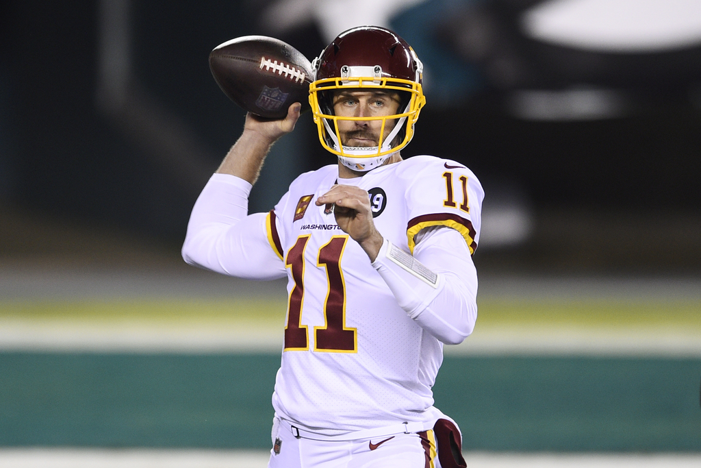 Alex Smith volvió esta temporada a los emparrillados, y terminó con marca de 5-1 con Washington. (AP)