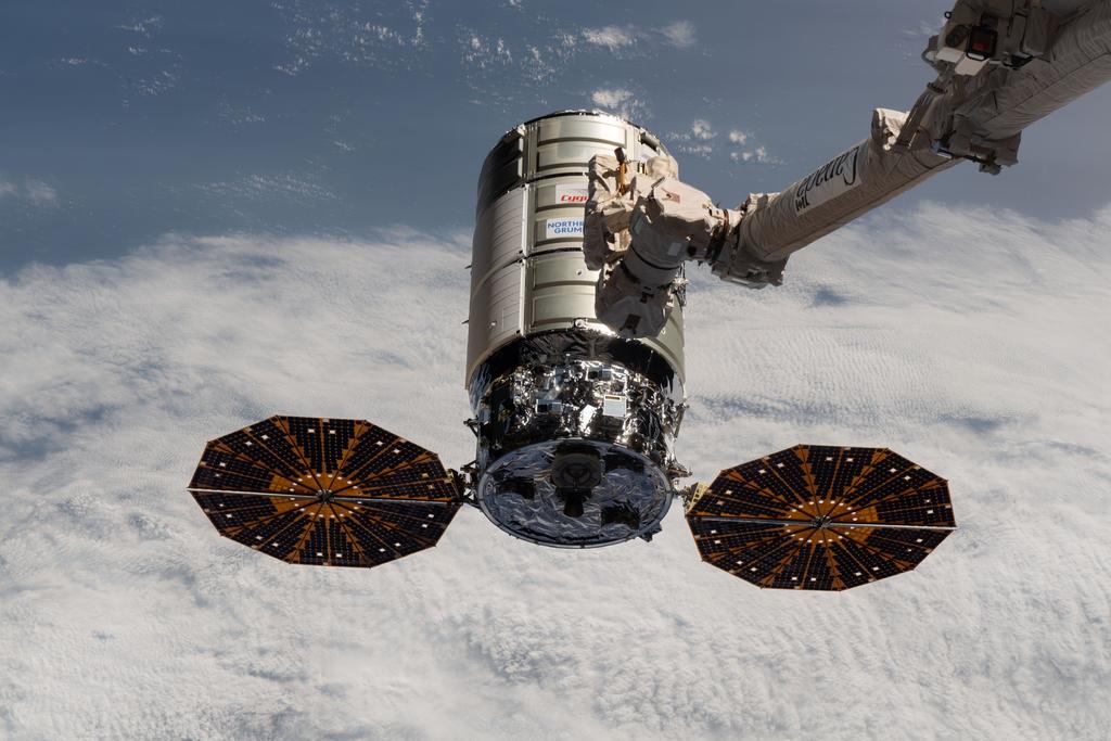La nave de carga Cygnus abandonó la Estación Espacial Internacional (EEI) para realizar una serie de vuelos de prueba y experimentos científicos automatizados en la órbita terrestre, que incluyen un incendio controlado a bordo. (ARCHIVO) 