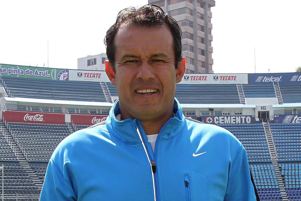 Juan Reynoso no promete el título del Guardianes 2021. El peruano no quiere caer en promesas sin bases sólidas para la afición del Cruz Azul, que ha vivido los últimos 23 años sin festejar algún trofeo de la Liga MX. (AGENCIAS) 
