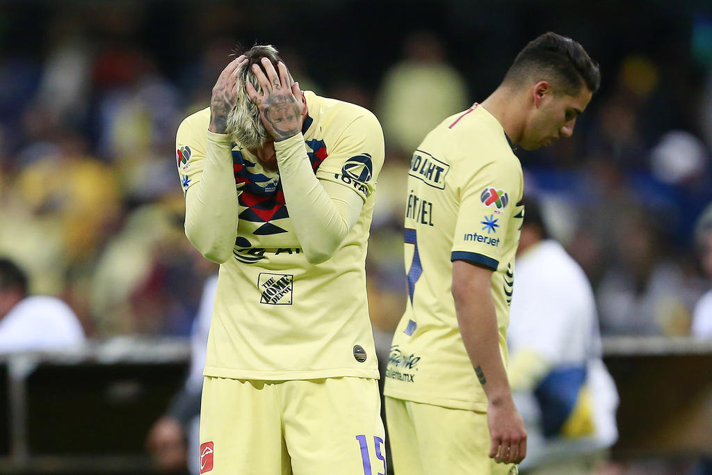 Nicolás Castillo ha sido el sacrificado –momentáneamente– en los registros de los jugadores no formados en México en el Club América.  (ESPECIAL) 
