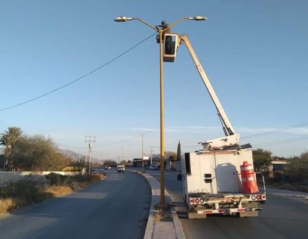 En Matamoros se atendió durante el mes de diciembre un alto número de reportes por fallas en el servicio de alumbrado público, principalmente en comunidades rurales y en total se repararon 102 lámparas. (MARY VÁZQUEZ)