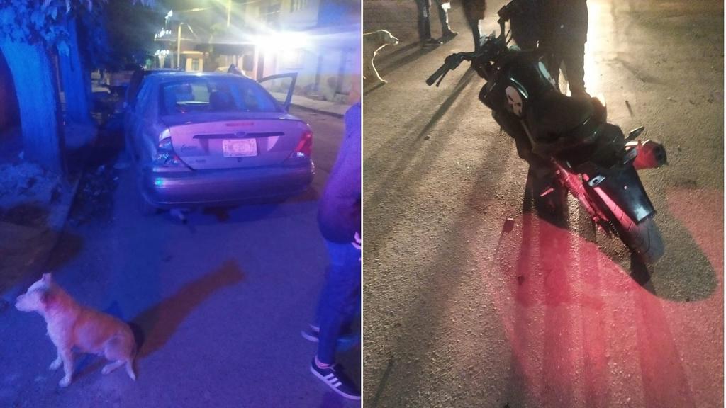 La noche del viernes se registró un accidente vial entre una motocicleta y un vehículo particular en el la colonia Constancia de Torreón, dos jóvenes resultaron lesionados en los hechos. (EL SIGLO DE TORREÓN)