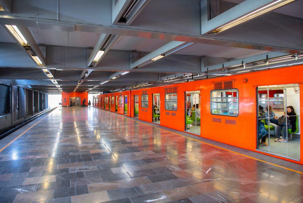 El Sistema de Transporte Colectivo Metro de la Ciudad de México, que esta mañana sufrió un incendio en su centro de operaciones, ha sido locación para varias producciones nacionales.  (Especial) 
