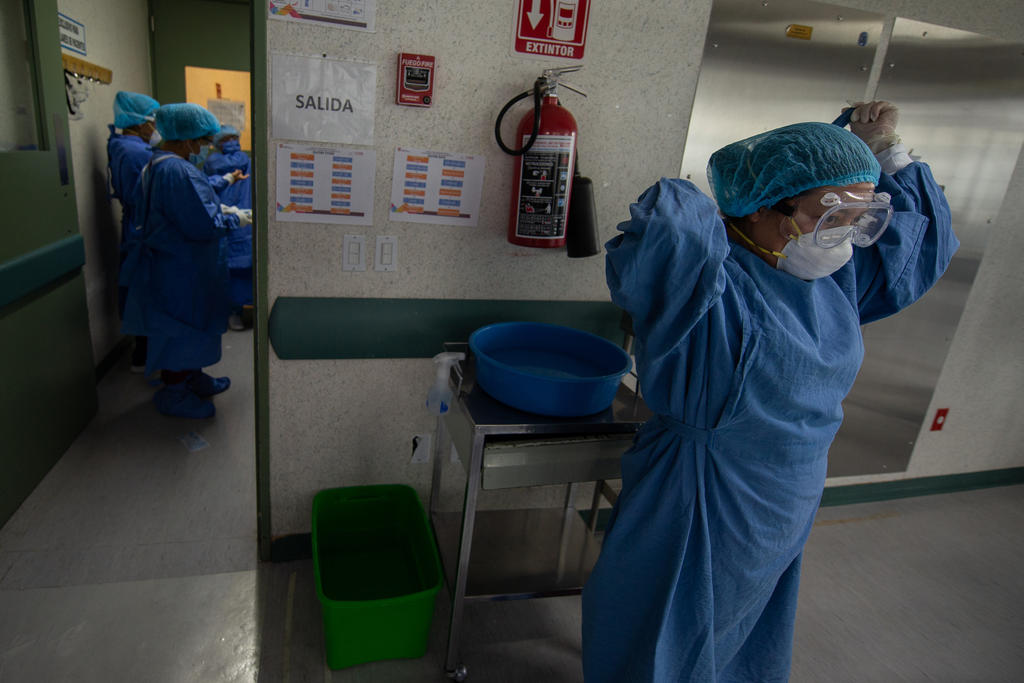 El presupuesto requerido en la nómina para incluir de forma permanente al personal de enfermería contratado durante la pandemia de COVID-19 asciende hasta los 2 mil millones de pesos. (ARCHIVO)