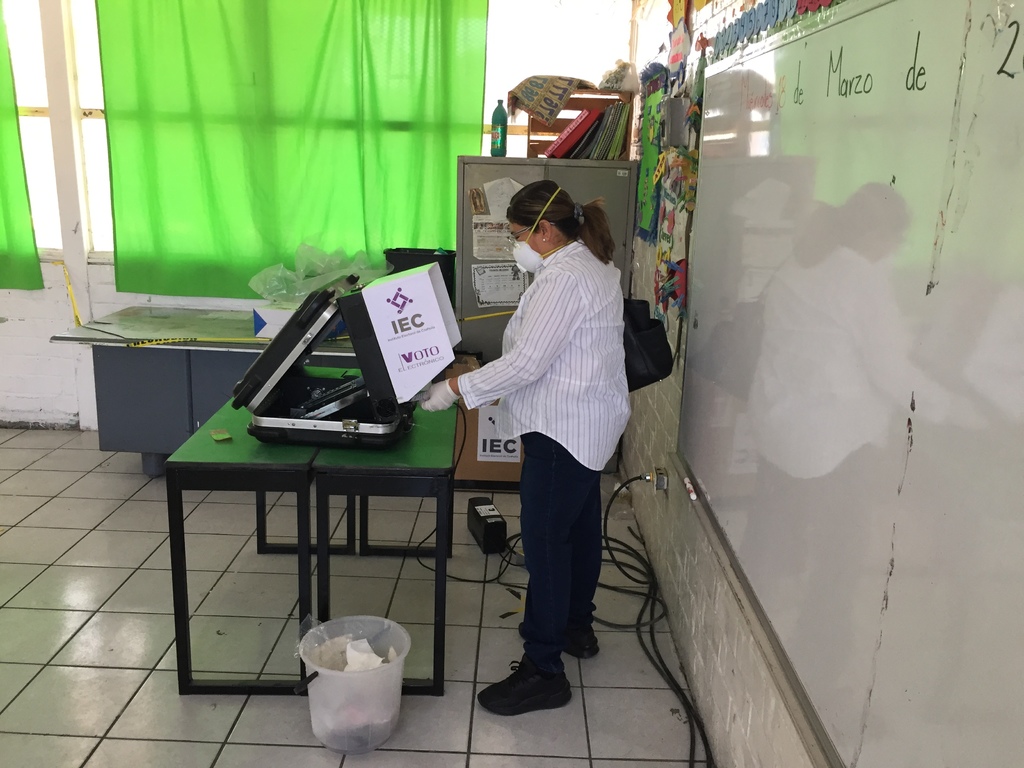 La consejera presidenta del IEC, Gabriela de León, dijo que los resultados de las urnas electrónicas fueron rápidos y precisos. (ARCHIVO)