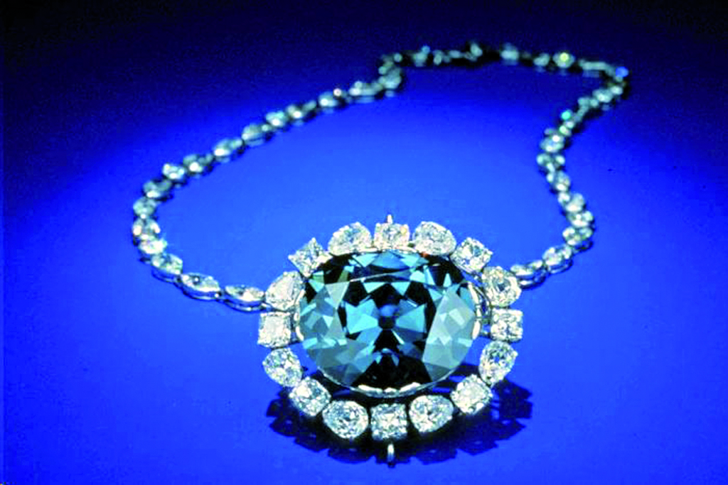 El diamante Hope perteneció también al rey francés Luis XIV, quien redujo a 67.5 quilates de los 112.5, para acabar con la mala fama de la joya. (FOTOGRAFÍAS DE ARCHIVO)