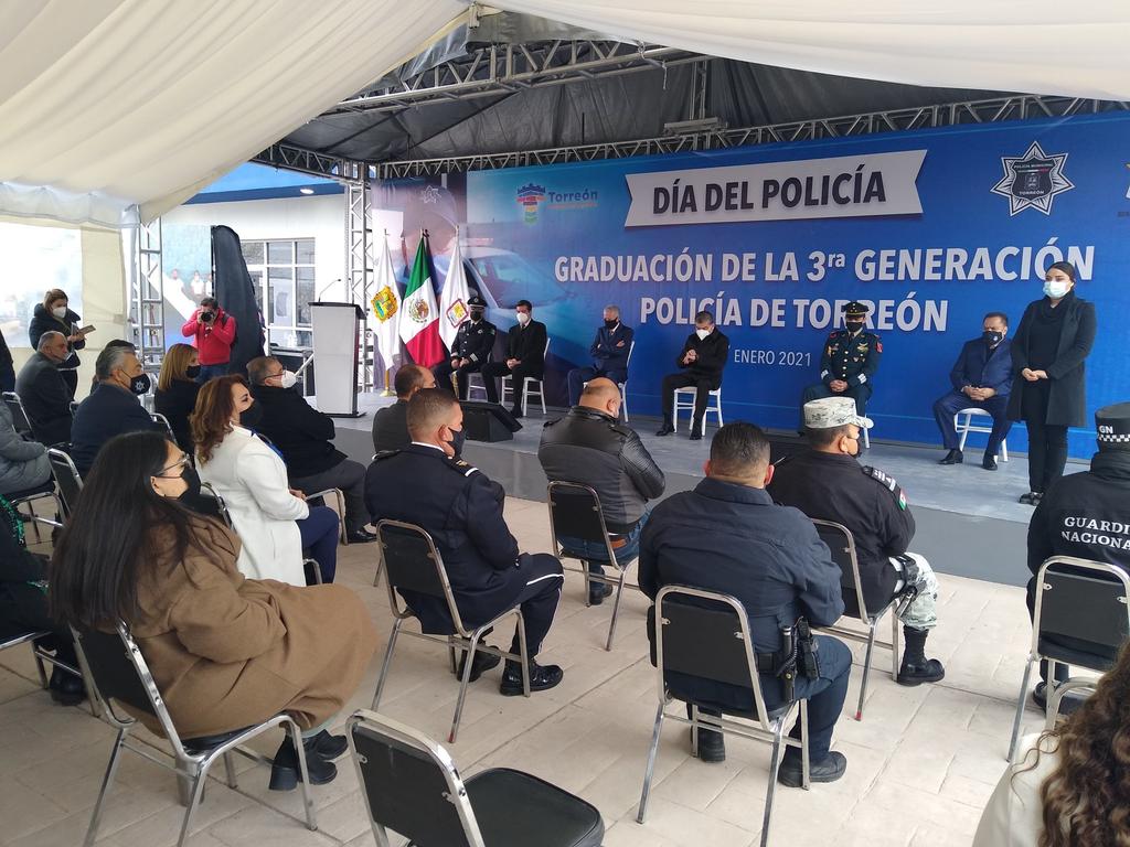 El evento se realizó en punto de las 09:00 horas en los patios de la Dirección de Seguridad Pública Municipal de Torreón, estuvo encabezado por el alcalde Jorge Zermeño y por el gobernador de Coahuila, Miguel Riquelme.
(ERICK SOTOMAYOR)