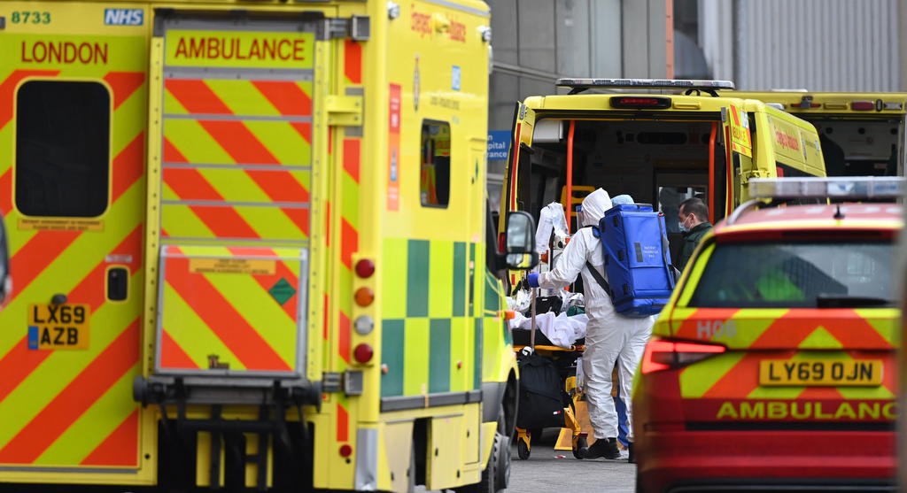 El primer ministro británico, Boris Johnson, afirmó este lunes que la pandemia en el Reino Unido está 'en un momento peligroso' y alertó de que se empieza a registrar un déficit de oxígeno para los pacientes en algunos hospitales públicos. (EFE)
