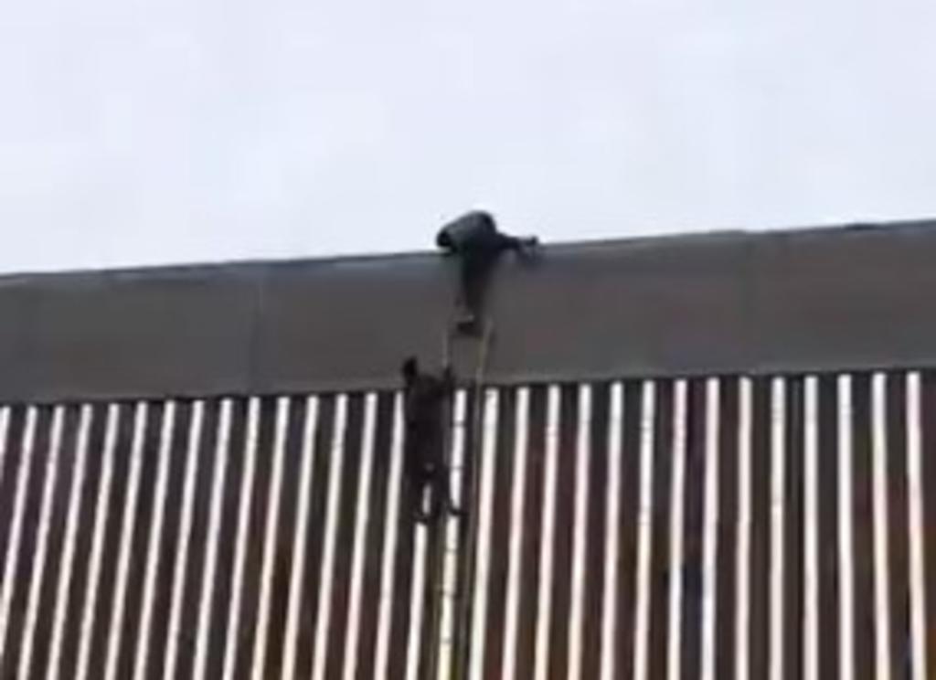 Días antes de la visita del presidente de Estados Unidos, Donald Trump a la frontera de Valle del Río Grande entre Texas y México para destacar sus labores en el muro, en redes ya circula un video 'ridiculizandolo'. (Especial) 