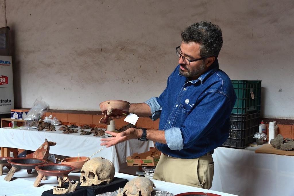 Los restos óseos de 80 individuos que habitaron en el territorio de la ciudad de Atlixco, ubicada en el estado mexicano de Puebla en tiempos prehispánicos, son analizados por el Instituto Nacional de Antropología e Historia (INAH) de México. (ARCHIVO)