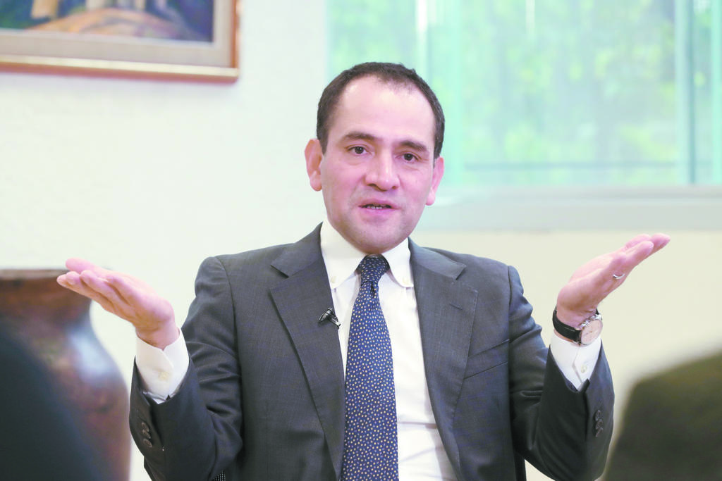 El titular de la Secretaría de Hacienda y Crédito Público (SHCP), Arturo Herrera Gutiérrez, anunció que en los próximos días México podría aprobar la vacuna rusa, Sputnik V, contra COVID-19. (ARCHIVO)