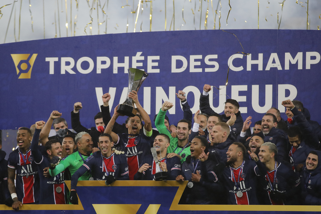 Paris Saint-Germain derrotó 2-1 a Marsella para llevarse el Trofeo de Campeones, el primero bajo el mando del director técnico argentino Mauricio Pochettino. (AP)