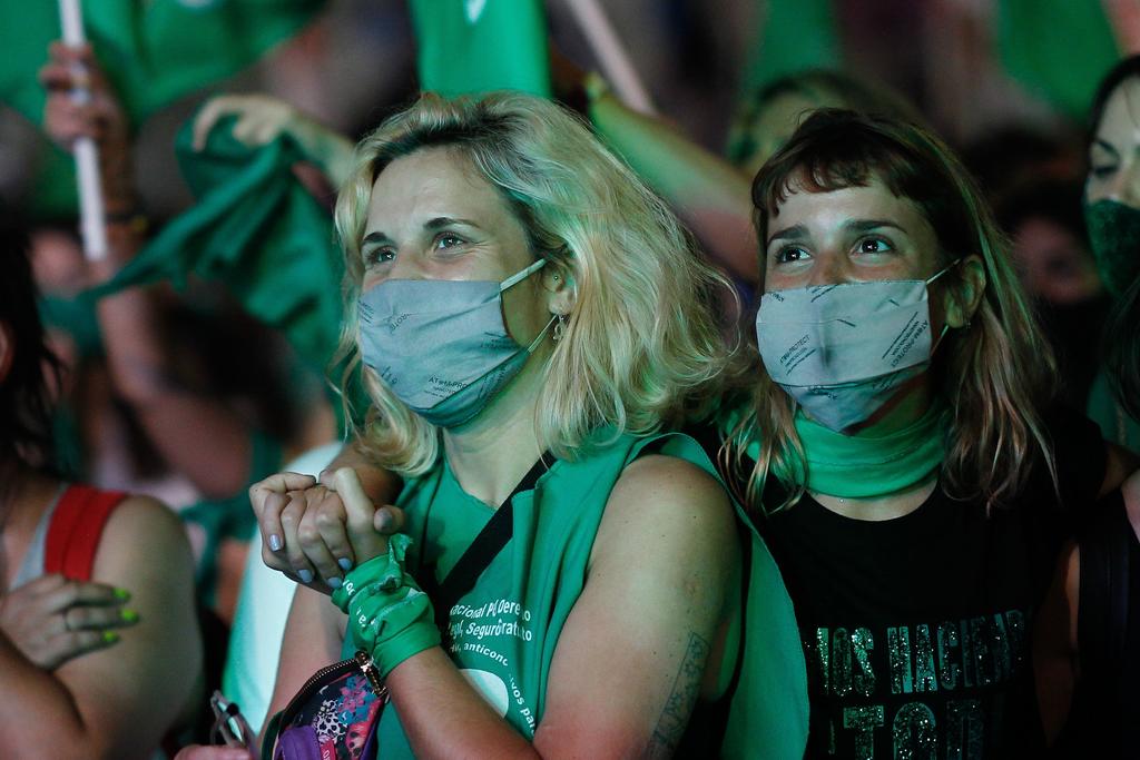 El gobierno argentino promulgará el jueves la ley de legalización del aborto, una conquista lograda con el apoyo del combativo movimiento de mujeres que espera que se extienda paulatinamente por toda Latinoamérica. (ESPECIAL)
