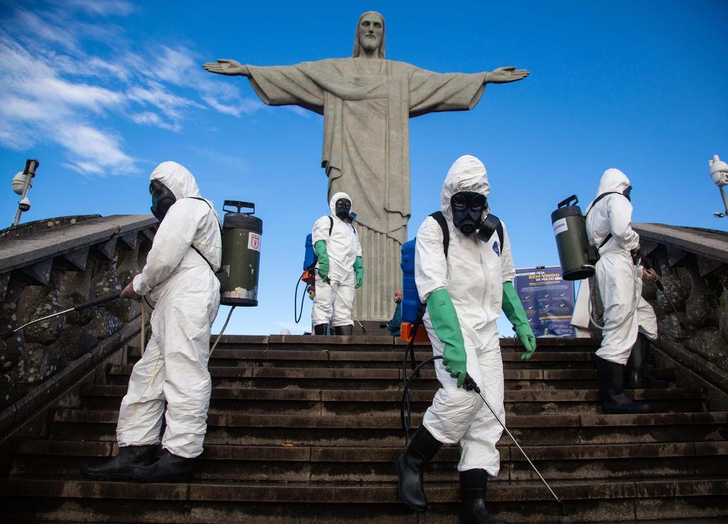 Brasil, uno de los países más afectados por la COVID-19 en el mundo, registró en las últimas 24 horas 1,131 nuevas muertes por la enfermedad, con lo que encadenó tres días seguidos con más de mil fallecimientos diarios y ya supera las 207,000 víctimas, informó este jueves el Ministerio de Salud. (ESPECIAL) 