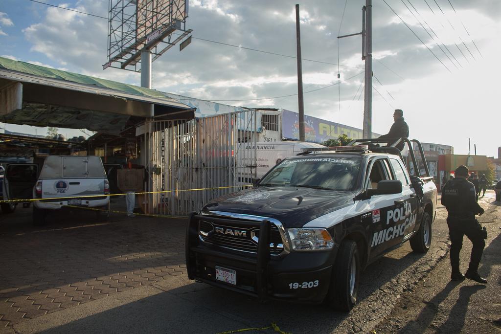 Los cadáveres de siete hombres y una mujer, asesinados presuntamente por el crimen organizado, aparecieron este viernes en el occidental estado mexicano de Michoacán en un río, confirmó la fiscalía de la región. (ARCHIVO)