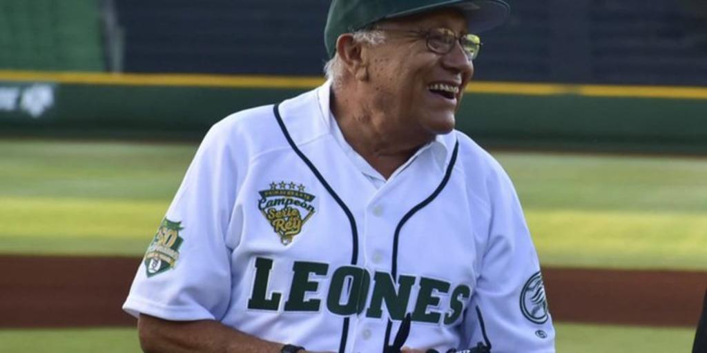  El jugador de cuadro William Berzunza, miembro del Salón de la Fama del béisbol mexicano por sus actuaciones en el siglo pasado, falleció este sábado a los 84 años víctima de añejas dolencias (ESPECIAL)
