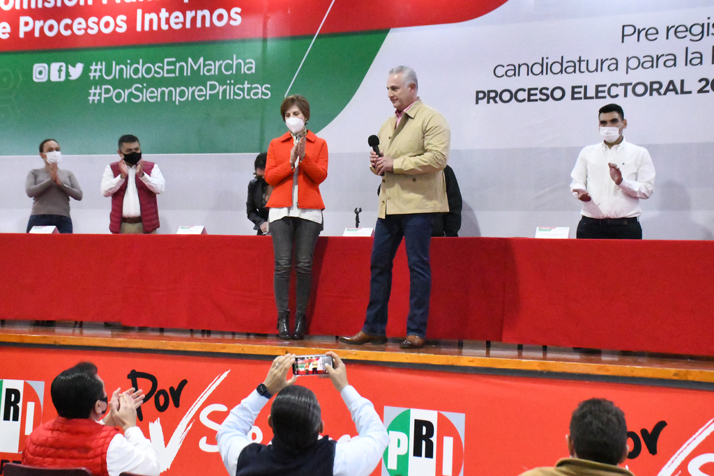 Ayer por la tarde Román Alberto Cepeda realizó su registro como precandidato ante la Comisión de Procesos Internos del PRI. (FERNANDO COMPEÁN)